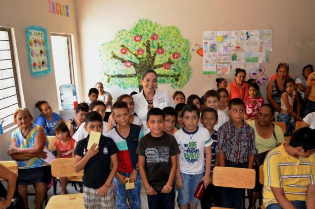 Entrega DIF becas a niños y jóvenes de Casa Pamar en Apatzingán  - Foto 0 