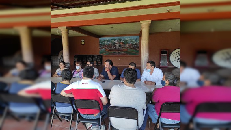 Atiende Alcalde Julio Arreola a colonos Tzipecua 