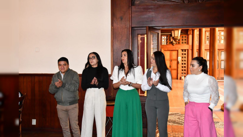 Festeja Ayuntamiento de Pátzcuaro a madres de familia de Protección Civil Tránsito y Policía 