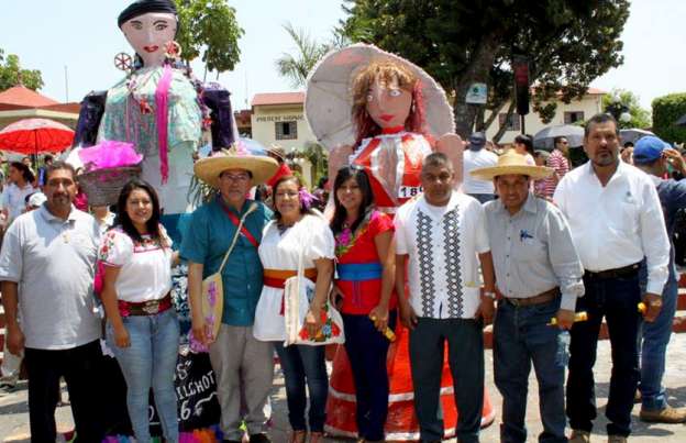 Colorido concurso y desfile de los oficios en Chilchota, Michoacán - Foto 2 