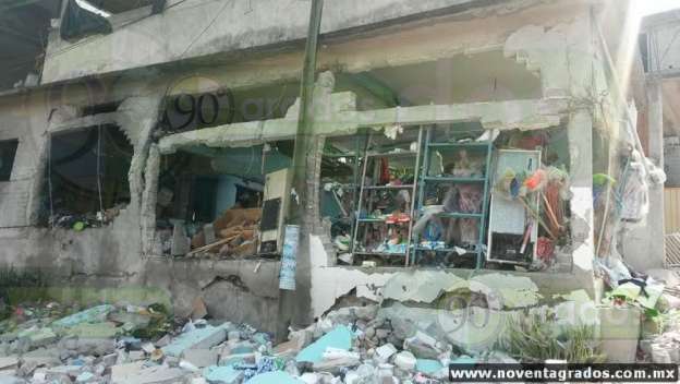 Explosión en almacén de pirotecnia deja tres lesionados y una casa casi colapsada, en Alpoyeca, Guerrero - Foto 0 