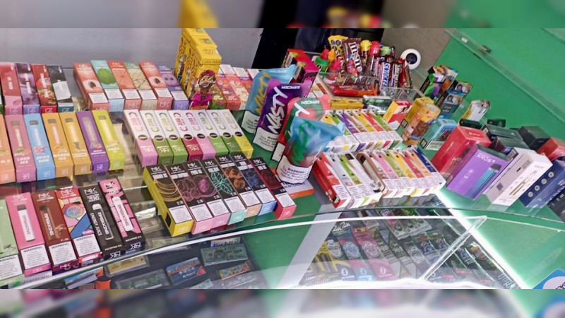 Aseguran más de 900 unidades de vapeadores y aditivos en Michoacán 