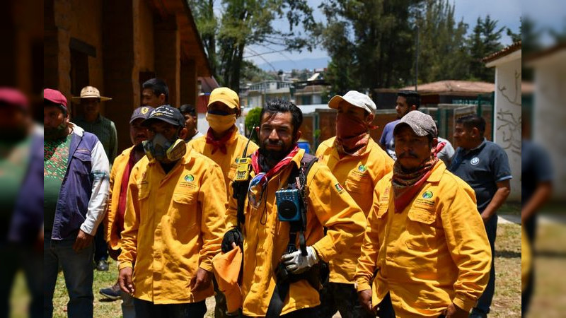 Entrega Ayuntamiento de Pátzcuaro reconocimientos a brigadistas contra incendios