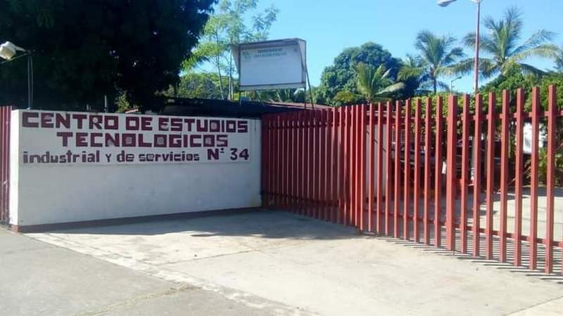 En Lázaro Cárdenas, docentes exigen la destitución del director del CETis 34 