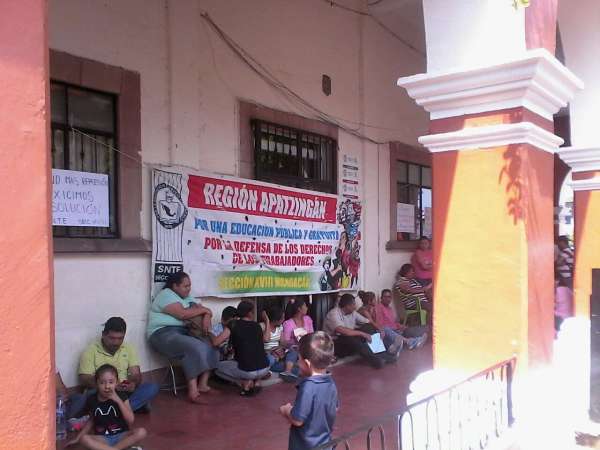 Se une sindicato del COBAEM  acciones de presión impulsadas por la CNTE, para echar abajo reforma educativa - Foto 0 
