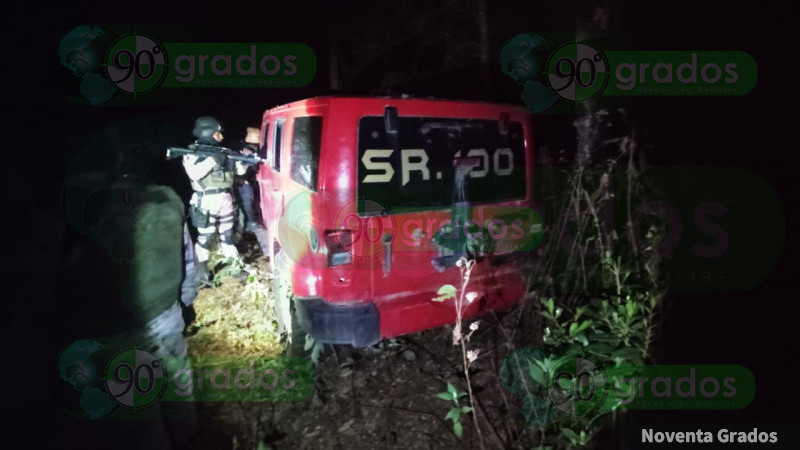 Hallan abandonada camioneta del líder criminal "Lalo Mantecas" al oriente de Michoacán