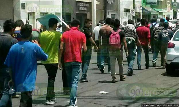 Estudiantes inician marcha al Centro Histórico de Morelia 