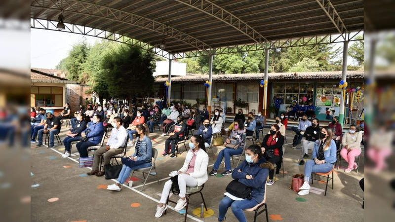 Arranca Julio Arreola en Pátzcuaro taller de técnica de aprendizaje cuento motor, en preescolar 