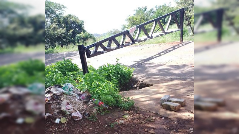 Bloqueo en carretera Ario de Rosales-La Huacana genera pérdidas económicas a la población  