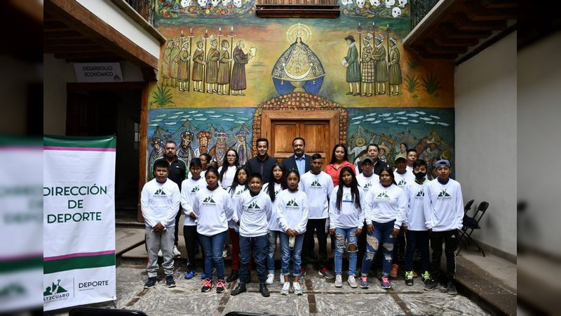 El Ayuntamiento de Pátzcuaro apoya a selección de canotaje de la Isla de Urandén, representa a Michoacán en campeonato mundial  