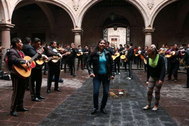 Mariachis se manifiestan de manera inusual en Palacio Municipal - Foto 2 