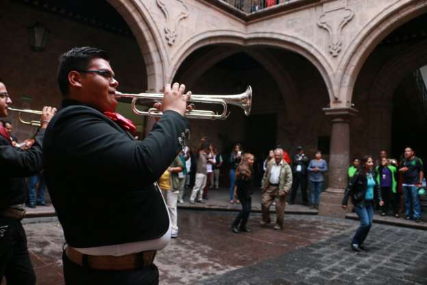 Mariachis se manifiestan de manera inusual en Palacio Municipal - Foto 3 