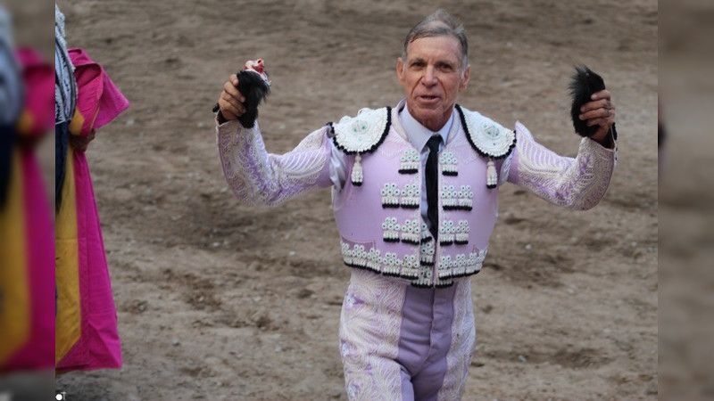 Isaac Chacón corta 3 orejas en Salvatierra; Paco Doddoli tumbo 2 y se salvo de la cornada 