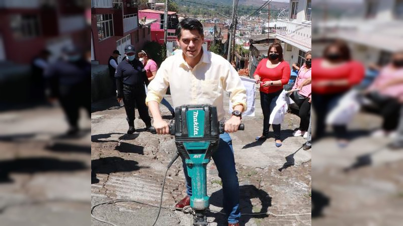 Incia Toño Ixtláhuac la renovación del drenaje en la Pipila Sur y Dámaso Cárdenas  