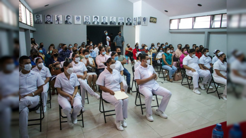 Acompaña DIF municipal de Uruapan a egresados de la Licenciatura en Enfermería 