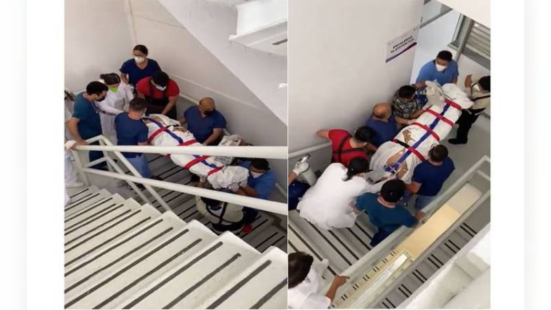 Trasladan a pacientes por las escaleras en el Hospital General de Cuernavaca, Morelos