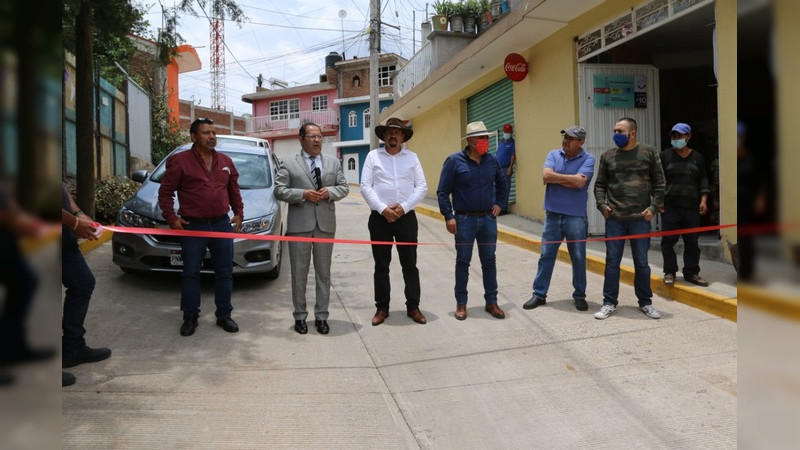 Inaugura ayuntamiento de Hidalgo obra de pavimentación y otra de construcción de drenaje