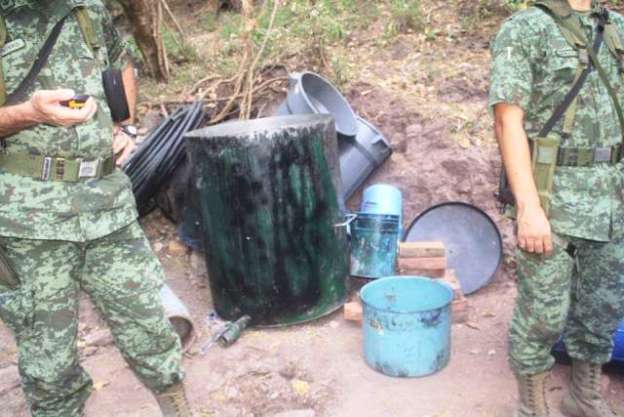 Ejército localiza y asegura narcolaboratorio en Aguililla, Michoacán - Foto 2 