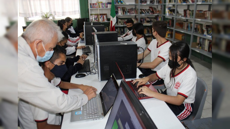 Con responsabilidad y vocación, 60 mil maestros mantienen clases y alistan cierre de ciclo en Michoacán 