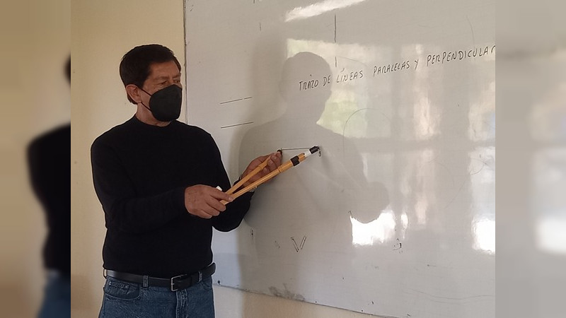 SEE reconoce a docentes con 30 años de trabajo en las escuelas de Michoacán 