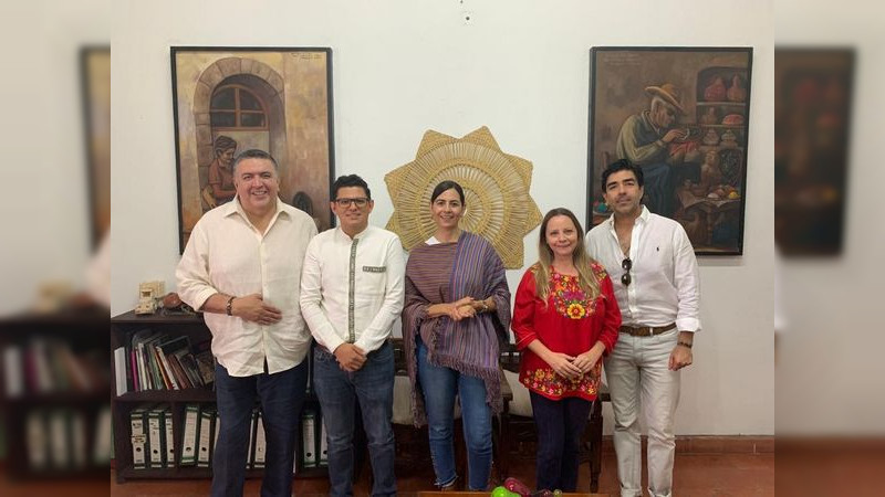   Artesanía Michoacana de venta en Palacio de Hierro en la CDMX   