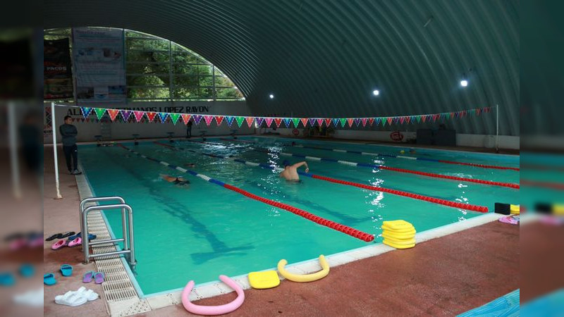 Reabren instalaciones de la alberca de la unidad deportiva “Hermanos López Rayón” 