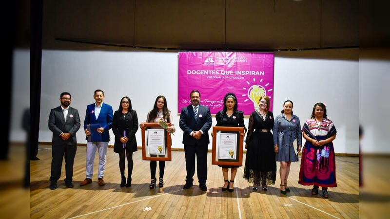 Ayuntamiento de Pátzcuaro reconoce a maestras con galardón "Docentes que Inspiran" 