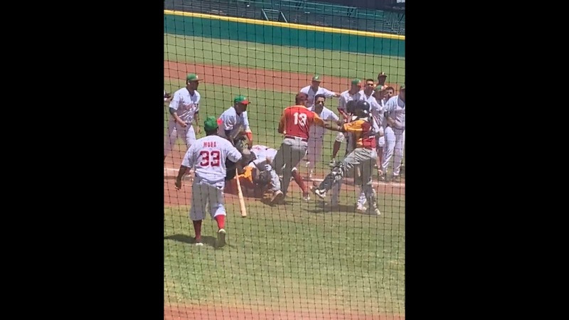 Batalla campal entre México y Venezuela en la semifinal del Pre Mundial Sub-23 de beisbol 