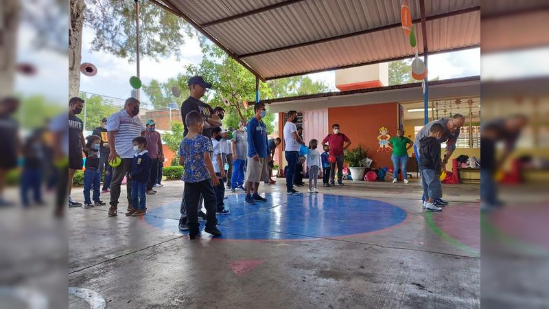 Fomenta SEE convivencia de niñas y niños con sus papás