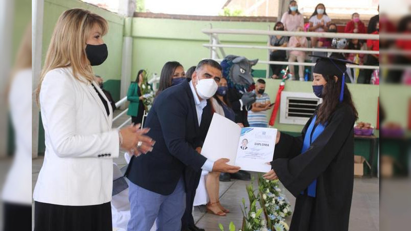 Regidor del Ayuntamiento de Ciudad Hidalgo, clausura ciclo Escolar 2021-2022 del Colegio de Bachilleres 