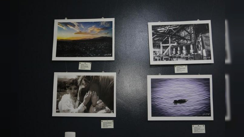 Presidente Municipal de Ciudad Hidalgo, Michoacán inaugura la exposición colectiva "Avances" 