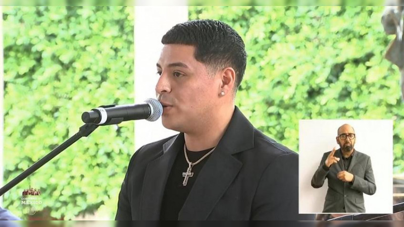 Eduin Caz lamenta no haberse acercado a la lectura cuando era niño 