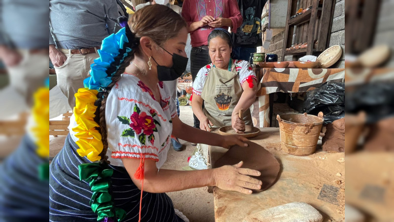 Impulsan Instituto del Artesano Michoacano yFondo Nacional para el Fomento de las Artesanías, capacitación artesanal en esmalte libre de plomo