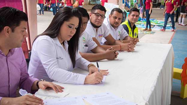 El DIF Apatzingán, con capacidad para beneficiar a 100 personas con la entrega de aparatos auditivos: Lizbeth Guizar de Chávez 
