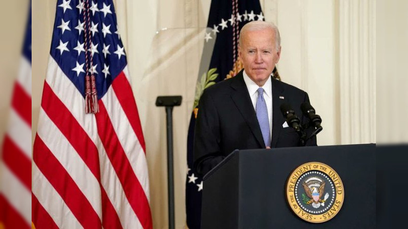 Plantea Joe Biden suspender impuesto a gasolina en EU por un trimestre 