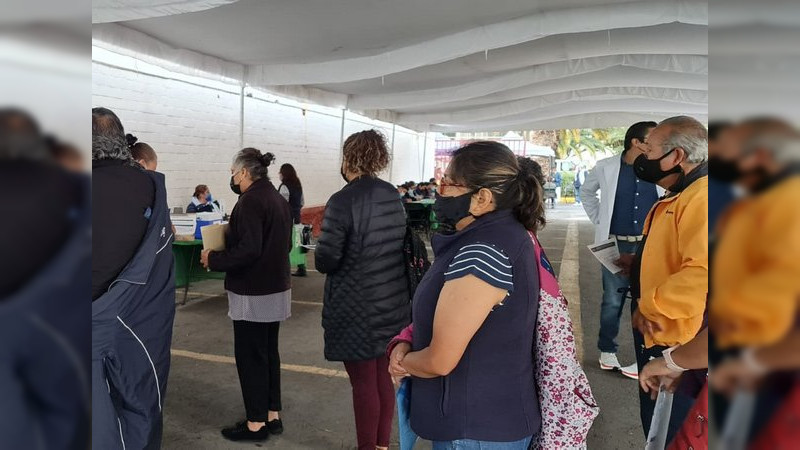 En CdMX regresan largas filas para pruebas covid por aumento de casos: SS 