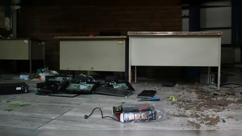 Profesores vandalizan instalaciones de la Secretaría de Educación de Guerrero  