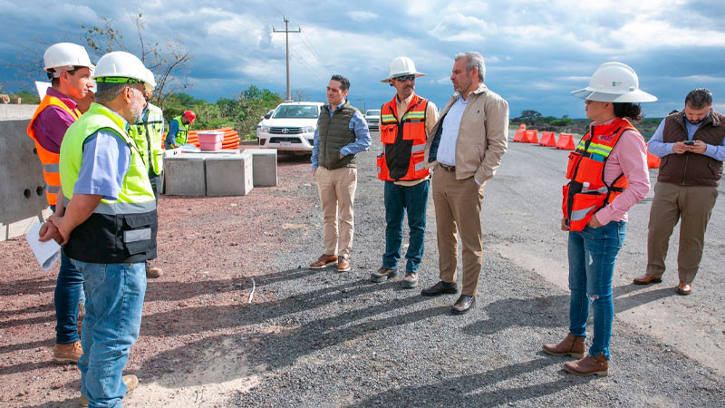 Supervisa Bedolla avances de obra en carretera Ecuándureo-La Piedad 