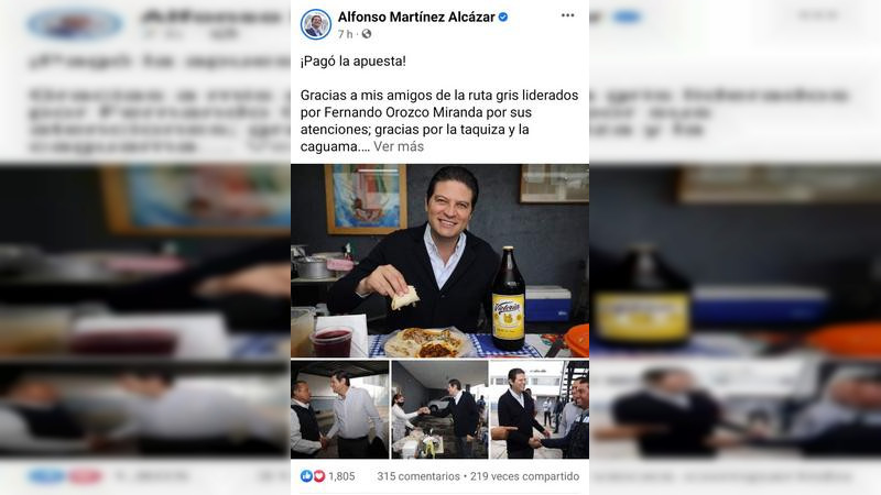 Memo Valencia le enseña a Alfonso Martínez como tomar cerveza