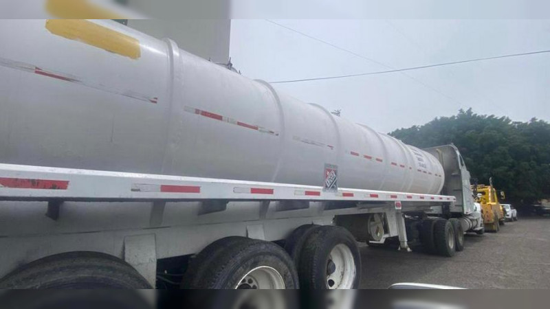 Aseguran camión con 20 mil litros de huachicol en la Morelia-Salamanca  