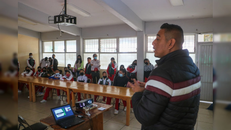 Imparten educación ambiental a estudiantes de la Escuela Secundaria Federal 05