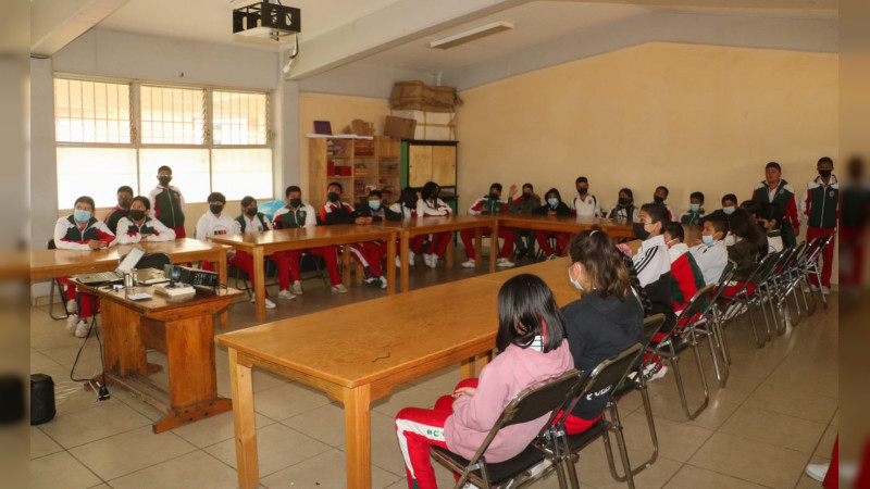 Imparten educación ambiental a estudiantes de la Escuela Secundaria Federal 05