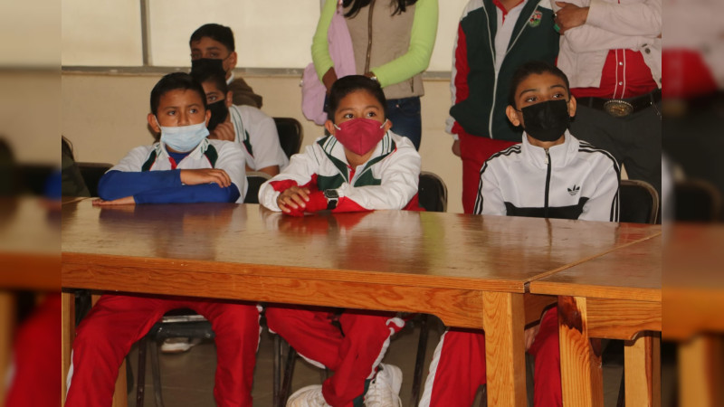 Imparten educación ambiental a estudiantes de la Escuela Secundaria Federal 05