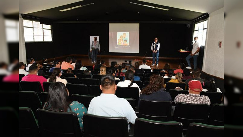 Familias interesadas en proceso de adopción son capacitadas por el DIF Michoacán 