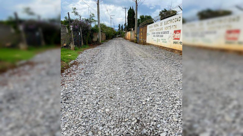 Ecograva llega a colonias vulnerables para mejorar caminos y calles de Pátzcuaro: Julio Arreola 