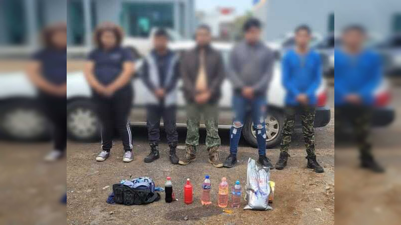 Hay 5 detenidos por bloqueos y quema de autos en Nuevo San Juan, Michoacán, informan autoridades 