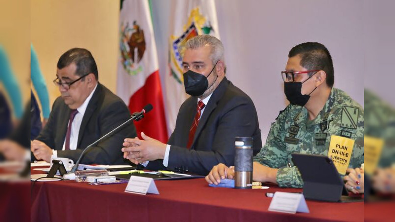 Llama Bedolla a seguir esquema de vacunación anti COVID-19 en población infantil 