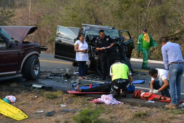 Tragedia en la autopista Siglo XXI: cinco muertos y nueve heridos en choque