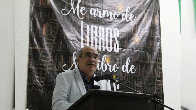 Larios y Aguirre elogiaron el libro de cuentos de Juan Irirarte