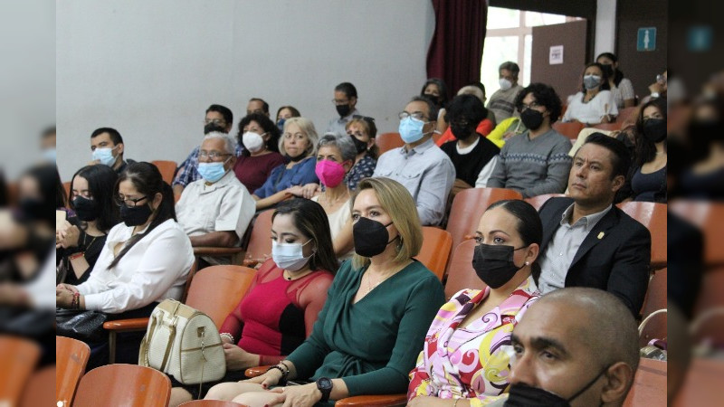 Larios y Aguirre elogiaron el libro de cuentos de Juan Irirarte